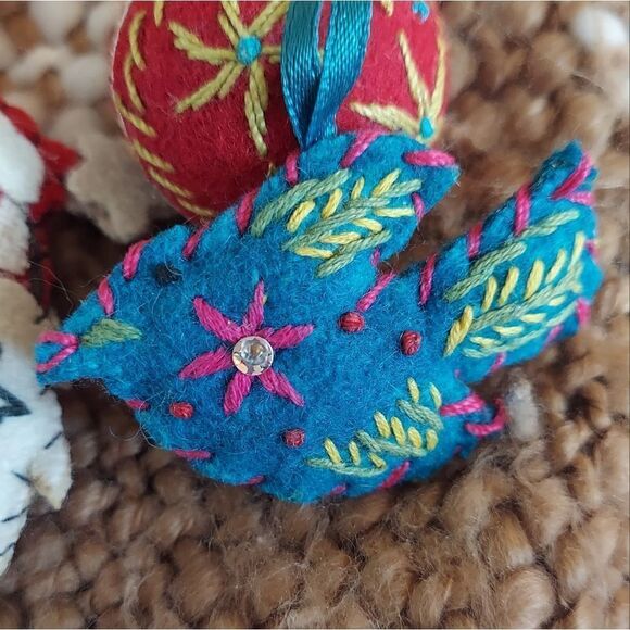 VTG Handmade Felt Embroidered Needlework Christmas Ornaments Lot Of 10 Ornaments - Picture 5 of 13